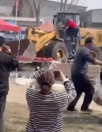 北京房山铲车撞人事件